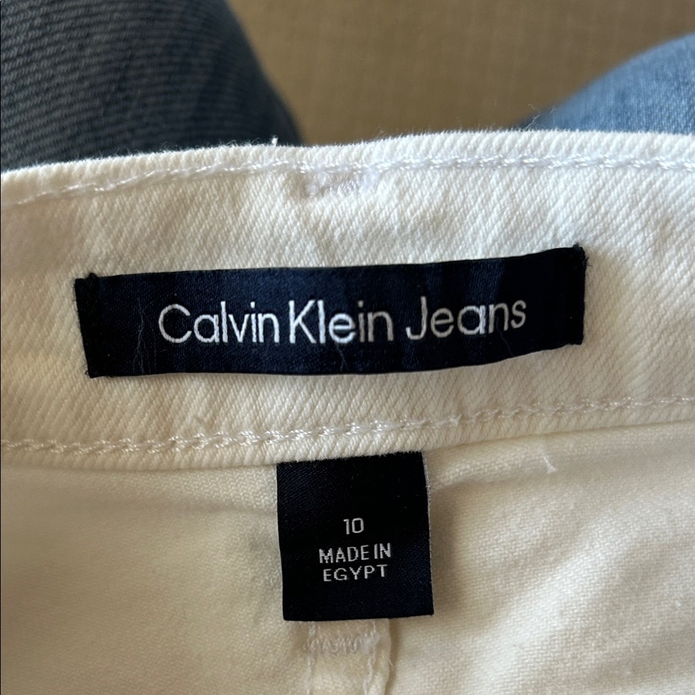 Calvin Klein Jeans White Denim Shorts - Picture 4 of 5